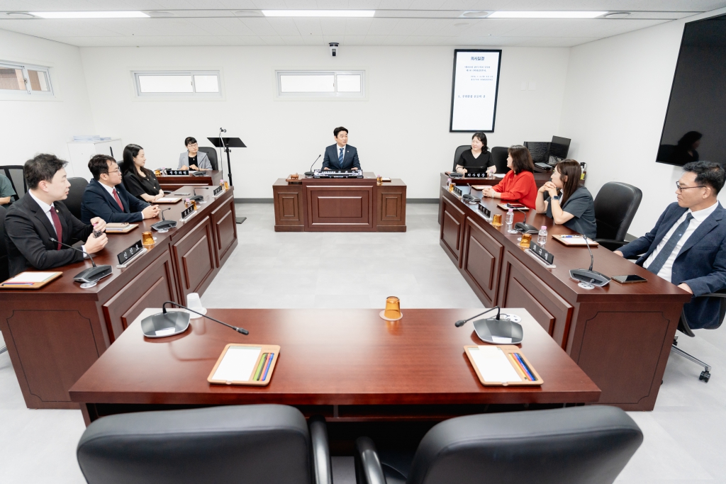 제292회 임시회 폐회중 기획행정위원회 이미지(2)
