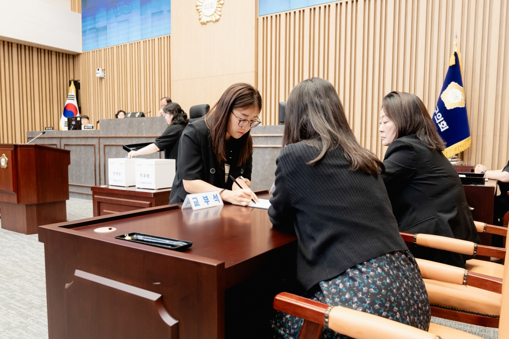 제292회 임시회 제1차 본회의-의장 부의장 선출 이미지(42)