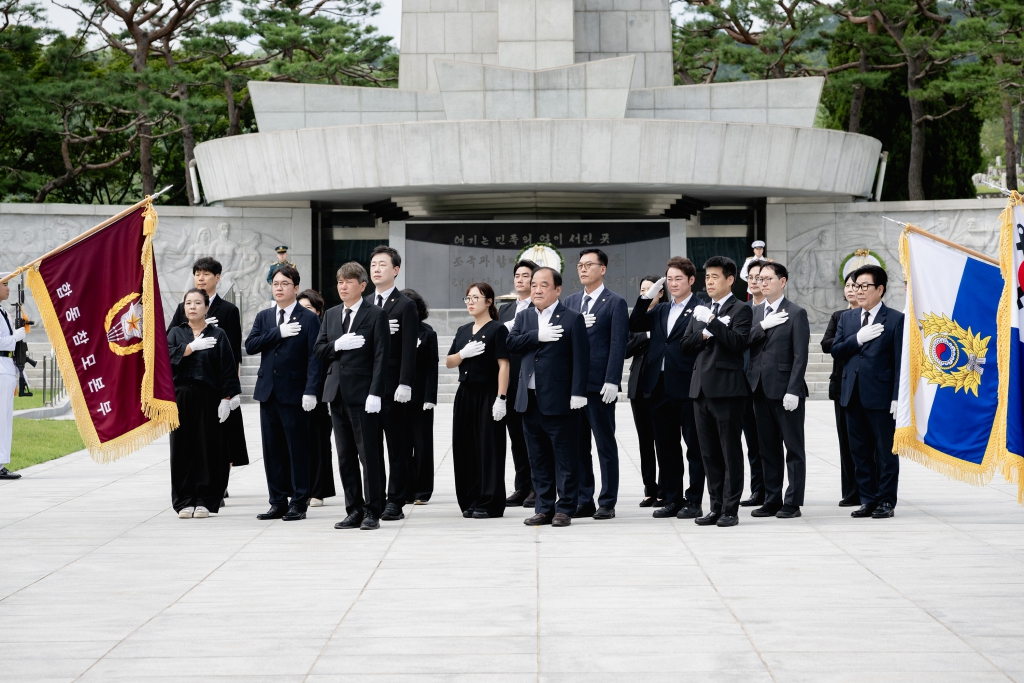현충원 참배 이미지(10)
